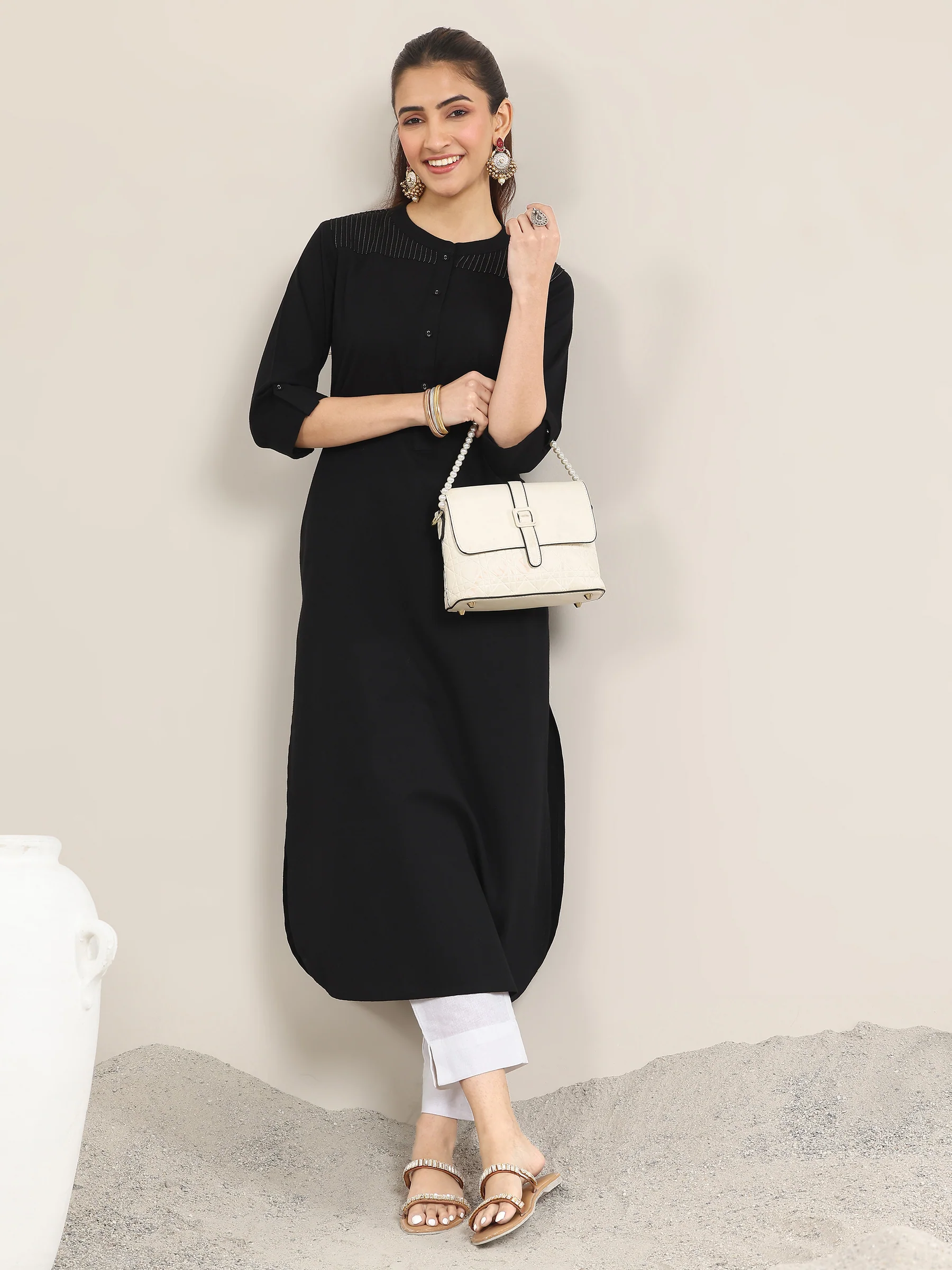 29336O_6Main.webp Black Solid Cotton Straight Kurta - Image 1